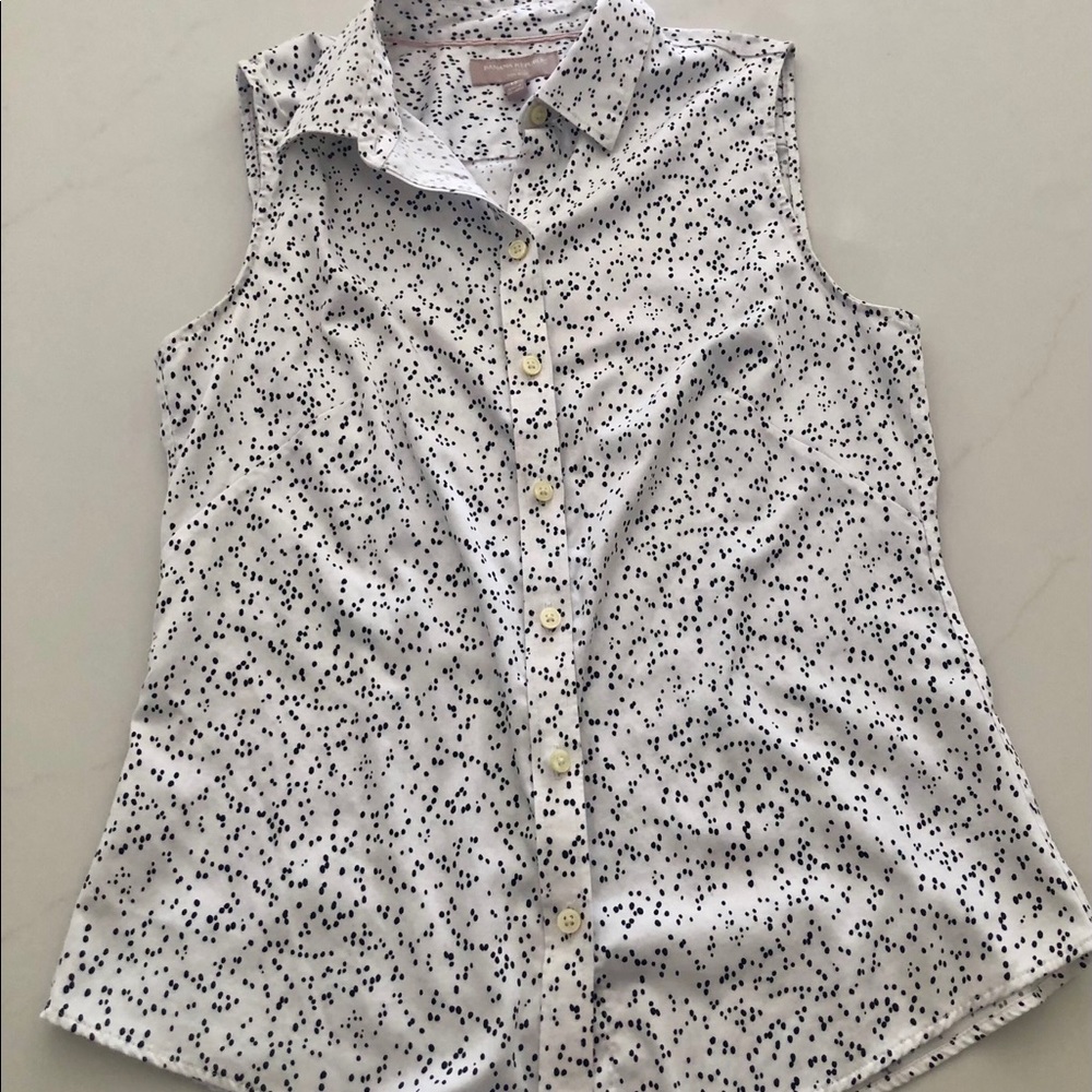 Button down sleeveless top